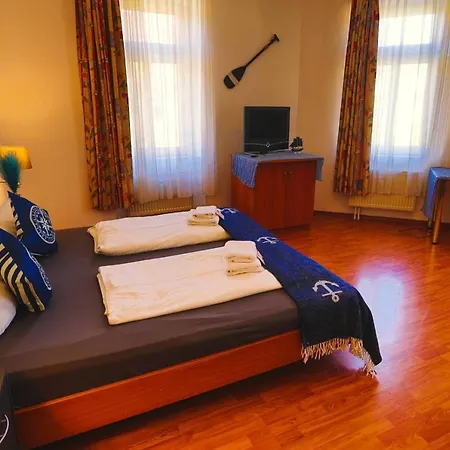 Ryde & Hyde Budget Hotel