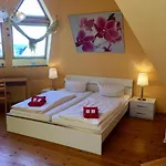 Ryde & Hyde Budget Hotel *
