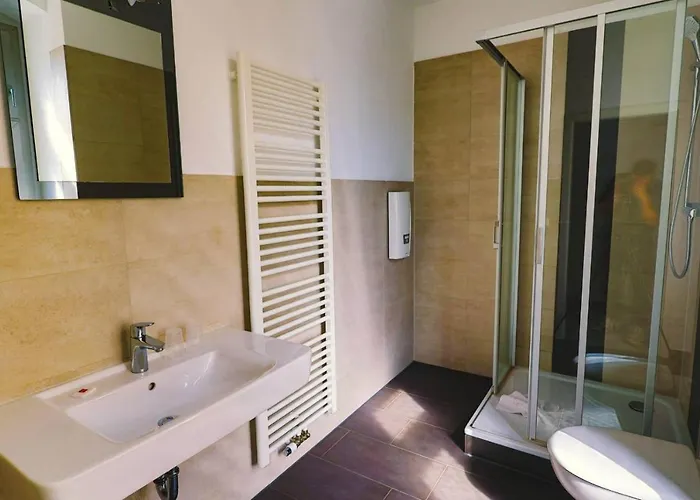 Hotel Ryde & Hyde Budget *